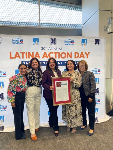 Sonja Diaz (second from right) receives the Advocate of the Year award from HOPE. Photo Courtesy of HOPE.